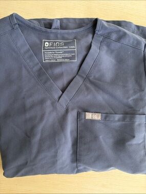 Figs purple-gray scrub set